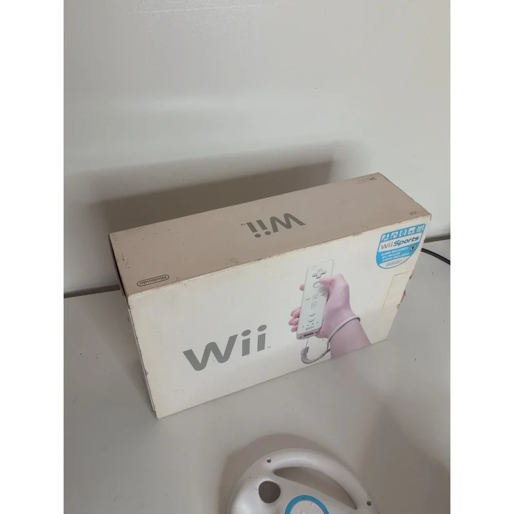 Nintendo RVL-101 Wii Console White w/ Box Controller Nunchuck Wheel And Wires